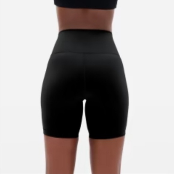 Everlane Biker Shorts Black Medium - Picture 2 of 2